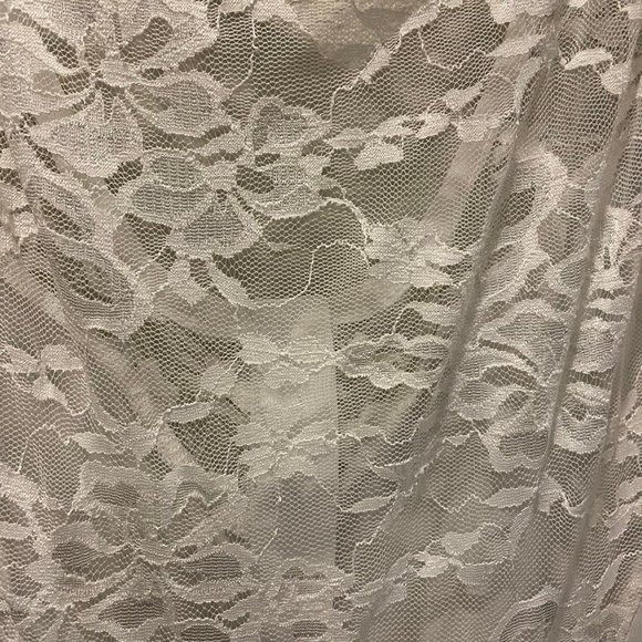 Torrid white lace high-low‎ top - Picture 3 of 3